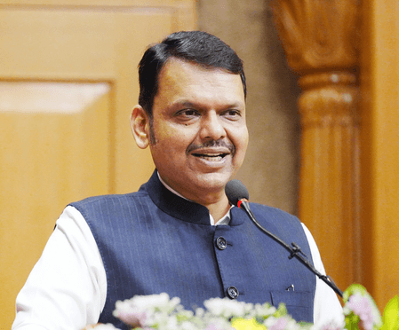 Maha CM asks administration to adopt 'Startup' mindset for 'zero bureaucracy'